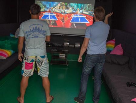 В нашем антикафе есть приставка Xbox с Kinect